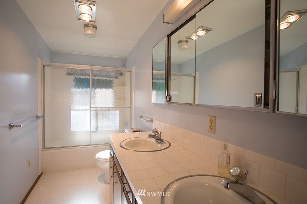 15802 Northeast Liberty Loop Road Poulsbo, WA 98370 - Photo 12 of 24 Gallery Image 12