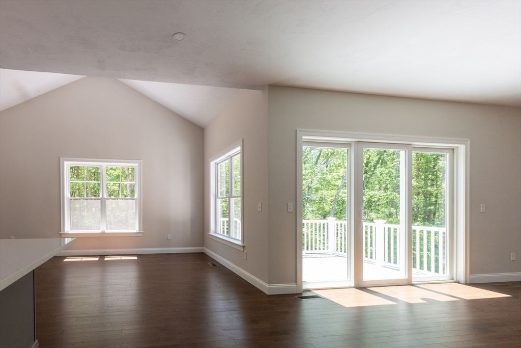 137 Mantell Road Uxbridge, MA 01569 - Photo 3 of 6