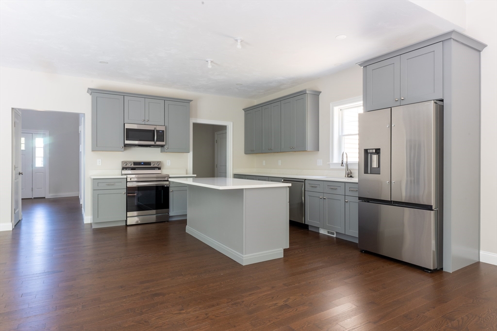 137 Mantell Road Uxbridge, MA 01569 - Photo 4 of 6