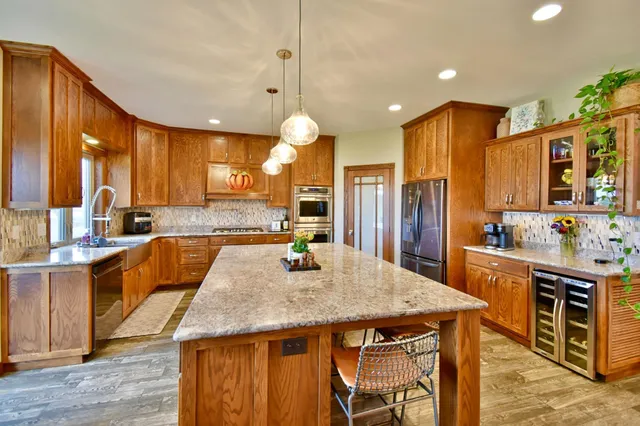 $1,050,000 | 11008 Alex Drive, Sauk Centre, MN 56378