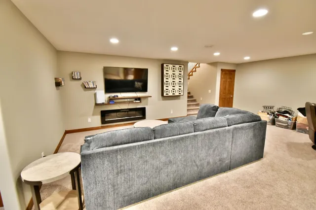 $1,050,000 | 11008 Alex Drive, Sauk Centre, MN 56378