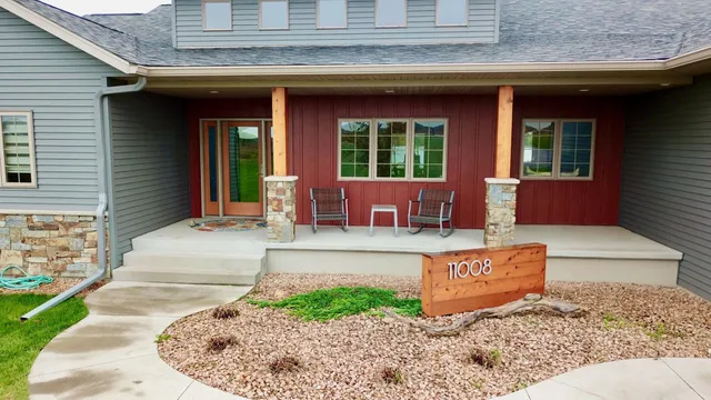 $1,050,000 | 11008 Alex Drive, Sauk Centre, MN 56378