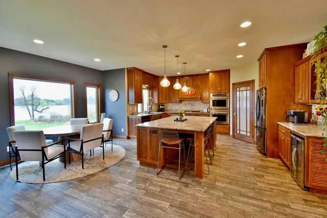$1,050,000 | 11008 Alex Drive, Sauk Centre, MN 56378
