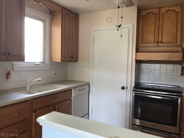 1305 Plainfield Road South Euclid, OH 44121 - Photo 3 of 16
