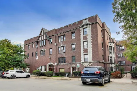 $152,500 | 1103 Holly Court, Unit 207, Oak Park, IL 60301