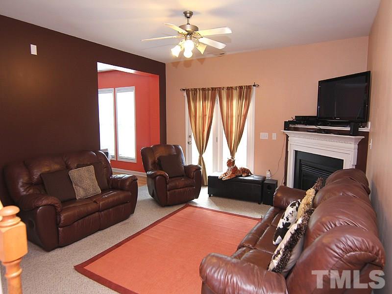 8525 Tierra Del Sol Way Raleigh, NC 27616 - Photo 3 of 12 Family Room