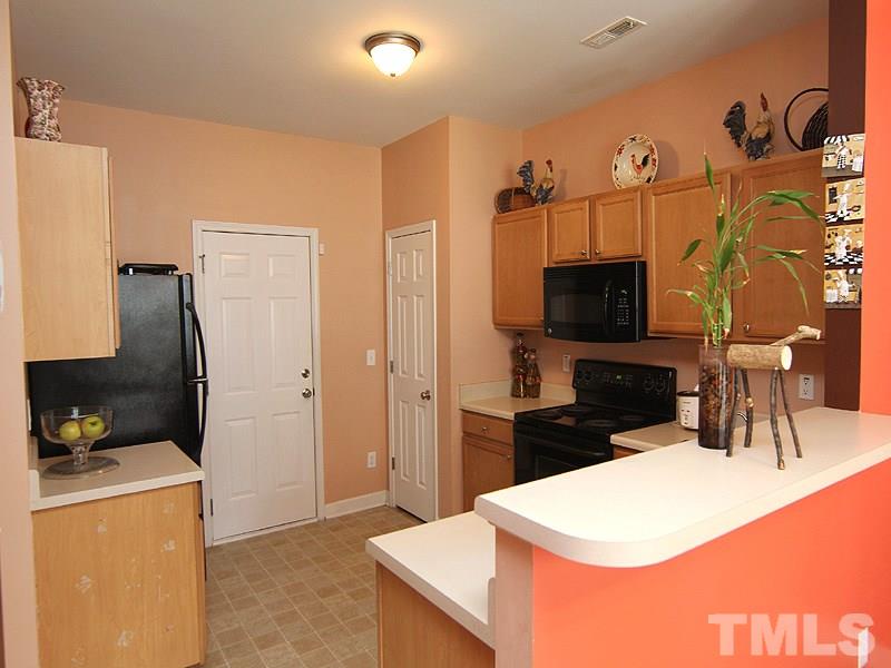 8525 Tierra Del Sol Way Raleigh, NC 27616 - Photo 4 of 12 Kitchen