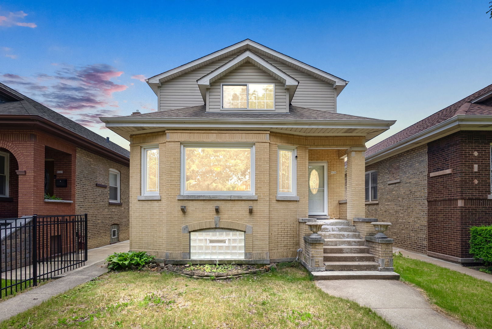 5121 West Newport Ave  