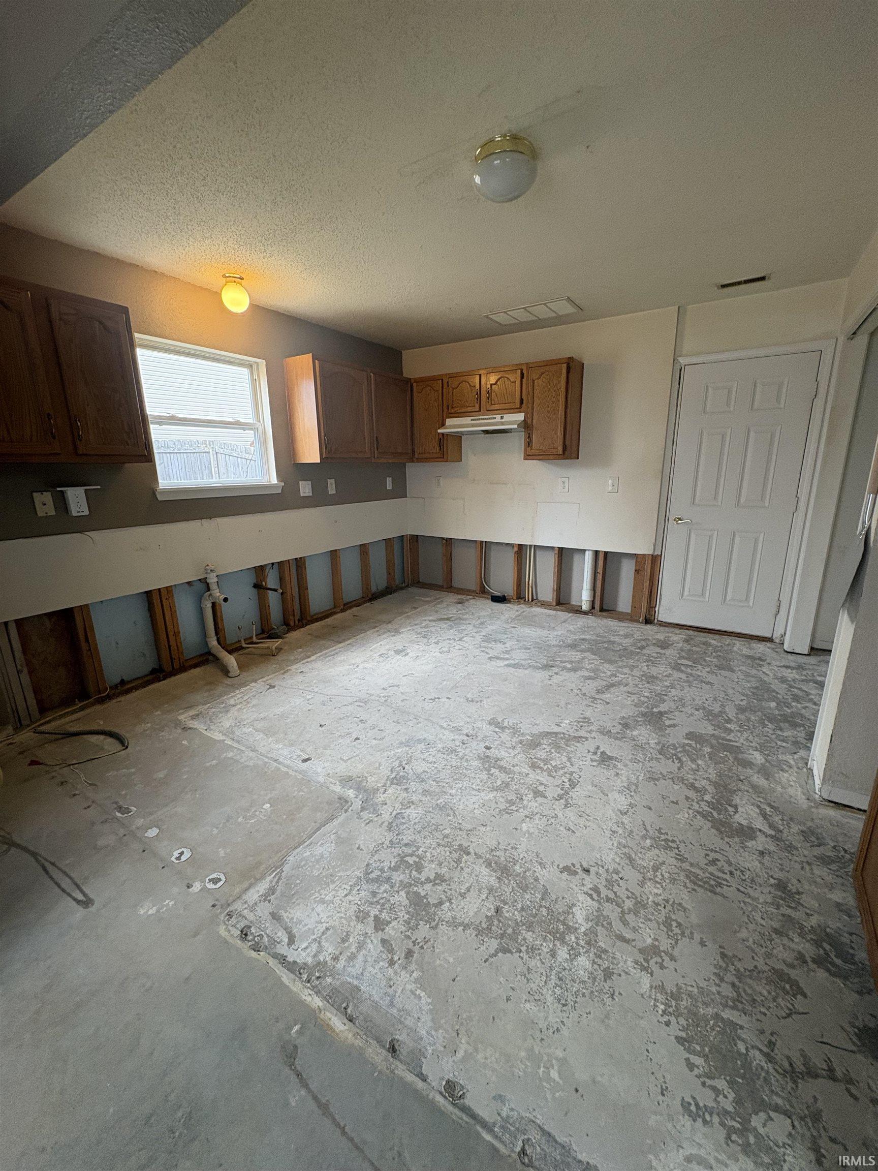 3696 South McDougal Street Bloomington, IN 47403 - Photo 6 of 23