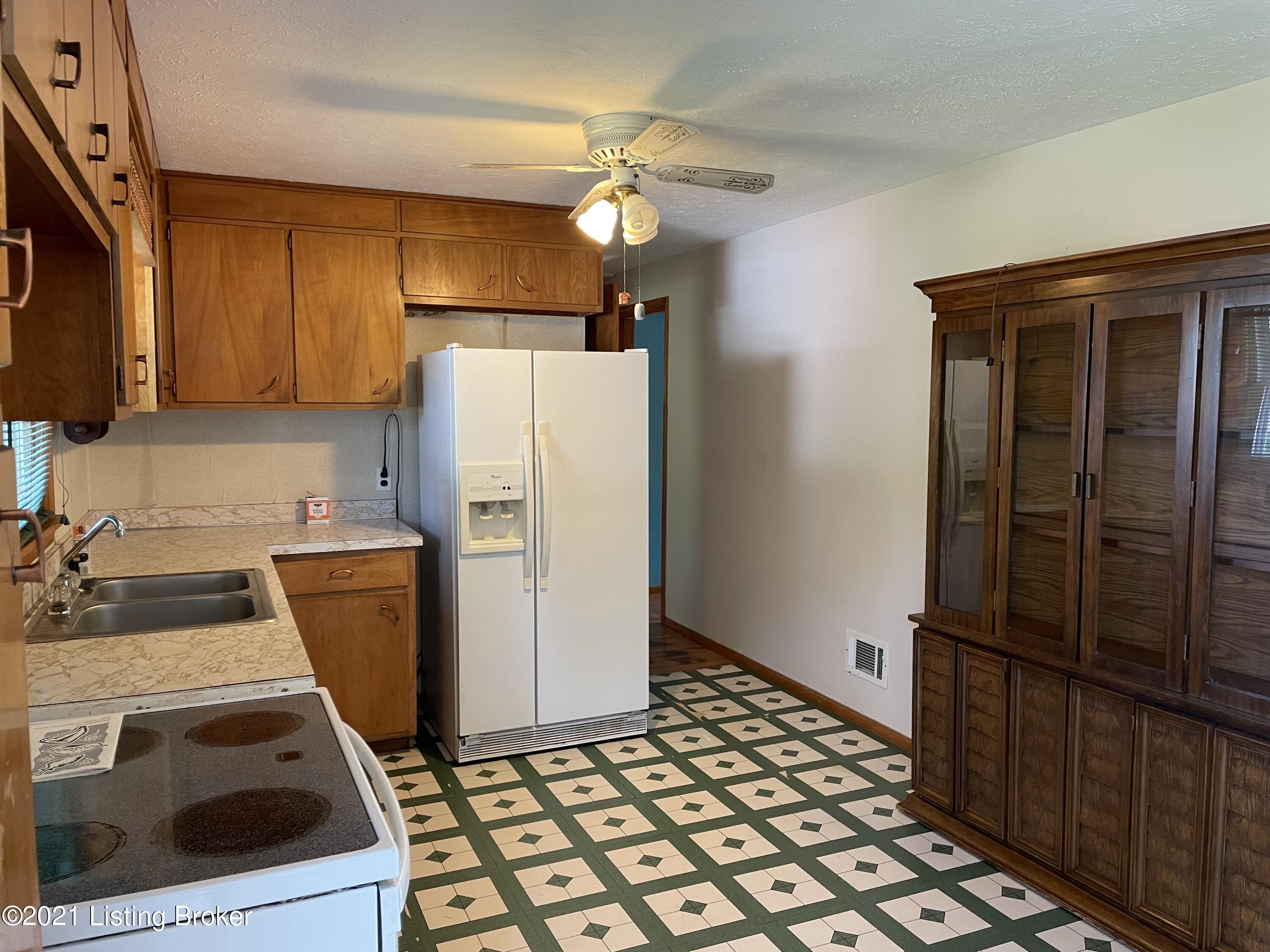 7604 Terry Road Louisville, KY 40258 - Photo 8 of 21 kitchen