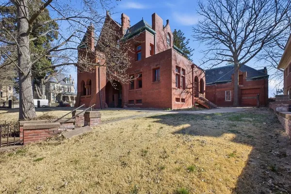 $797,000 | 802 Hall Street, St. Joseph, MO 64501