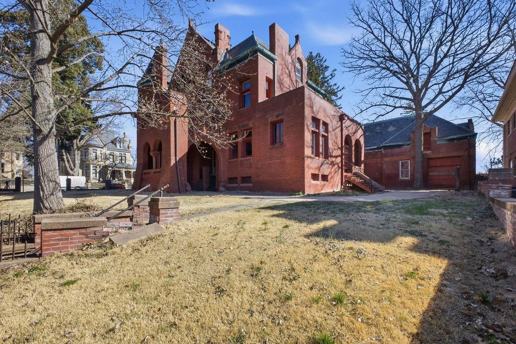 802 Hall Street St. Joseph, MO 64501 - Photo 1 of 99