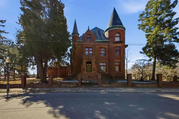 $797,000 | 802 Hall Street, St. Joseph, MO 64501