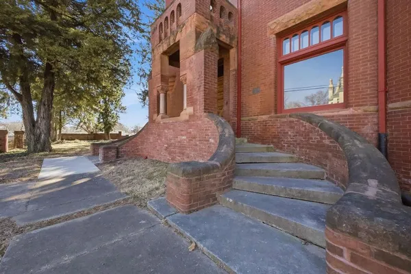 $797,000 | 802 Hall Street, St. Joseph, MO 64501