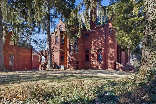 $797,000 | 802 Hall Street, St. Joseph, MO 64501