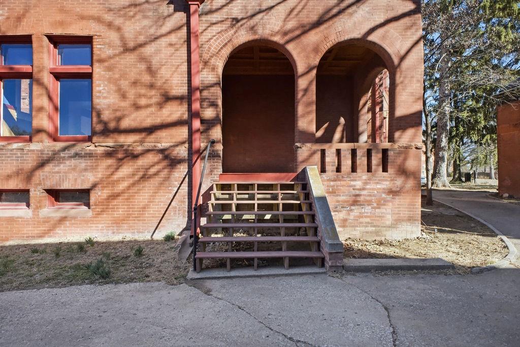 802 Hall Street St. Joseph, MO 64501 - Photo 2 of 99