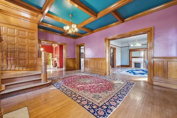 $797,000 | 802 Hall Street, St. Joseph, MO 64501