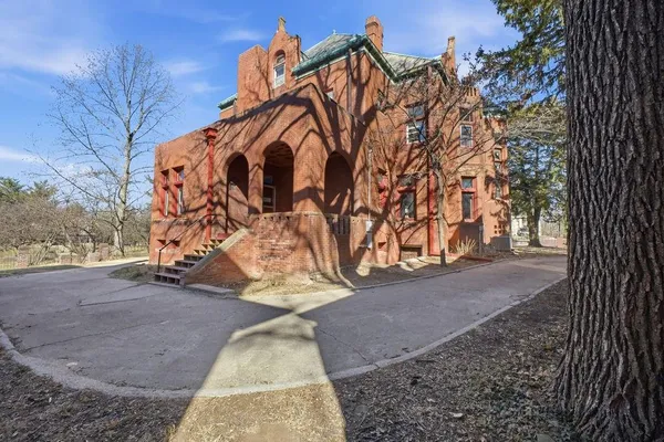 $797,000 | 802 Hall Street, St. Joseph, MO 64501