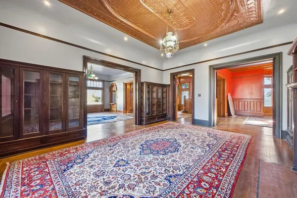 $797,000 | 802 Hall Street, St. Joseph, MO 64501