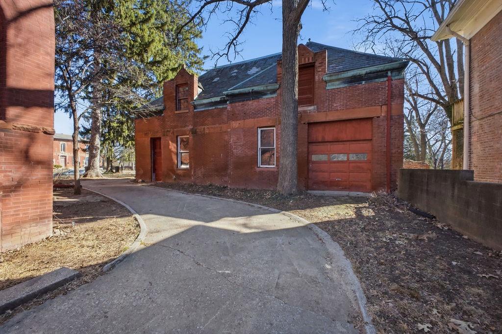 802 Hall Street St. Joseph, MO 64501 - Photo 4 of 99
