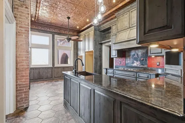 $797,000 | 802 Hall Street, St. Joseph, MO 64501