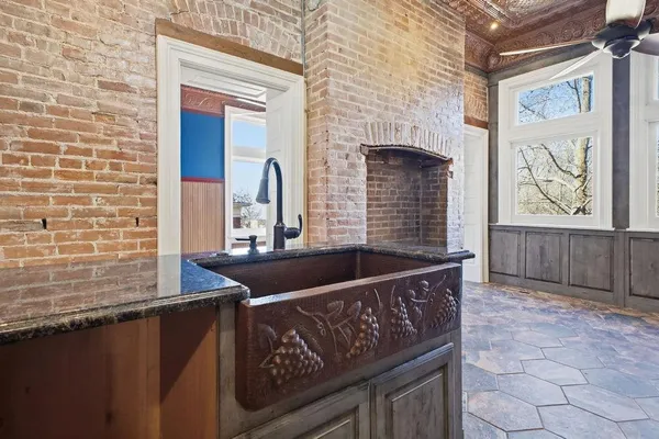 $797,000 | 802 Hall Street, St. Joseph, MO 64501