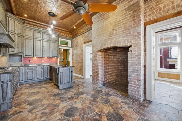 $797,000 | 802 Hall Street, St. Joseph, MO 64501