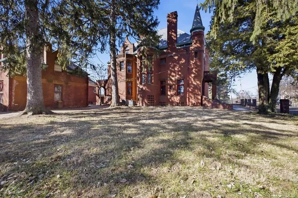 $797,000 | 802 Hall Street, St. Joseph, MO 64501