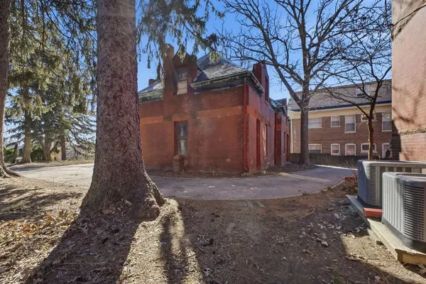 $797,000 | 802 Hall Street, St. Joseph, MO 64501