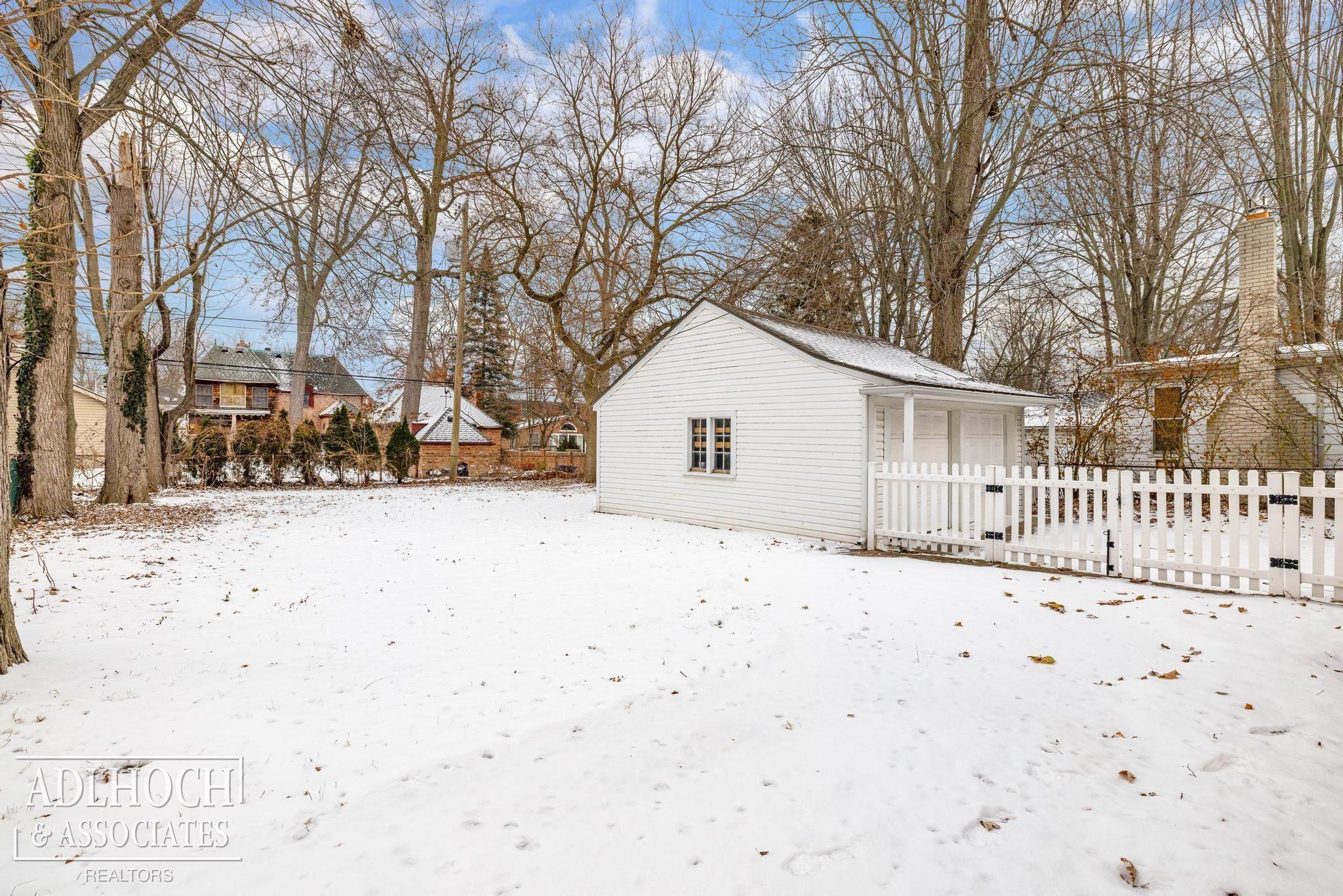 1764 Prestwick Road Grosse Pointe, MI 48236 - Photo 18 of 19 50196266-1b3d5044-00ef-4d18-b057-683e03d59486.JPG