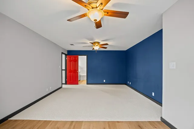 a view of empty room with window