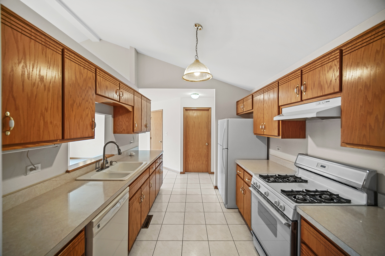5109 West Ribbon Court Monee, IL 60449 - Photo 8 of 24 Gallery Image 8