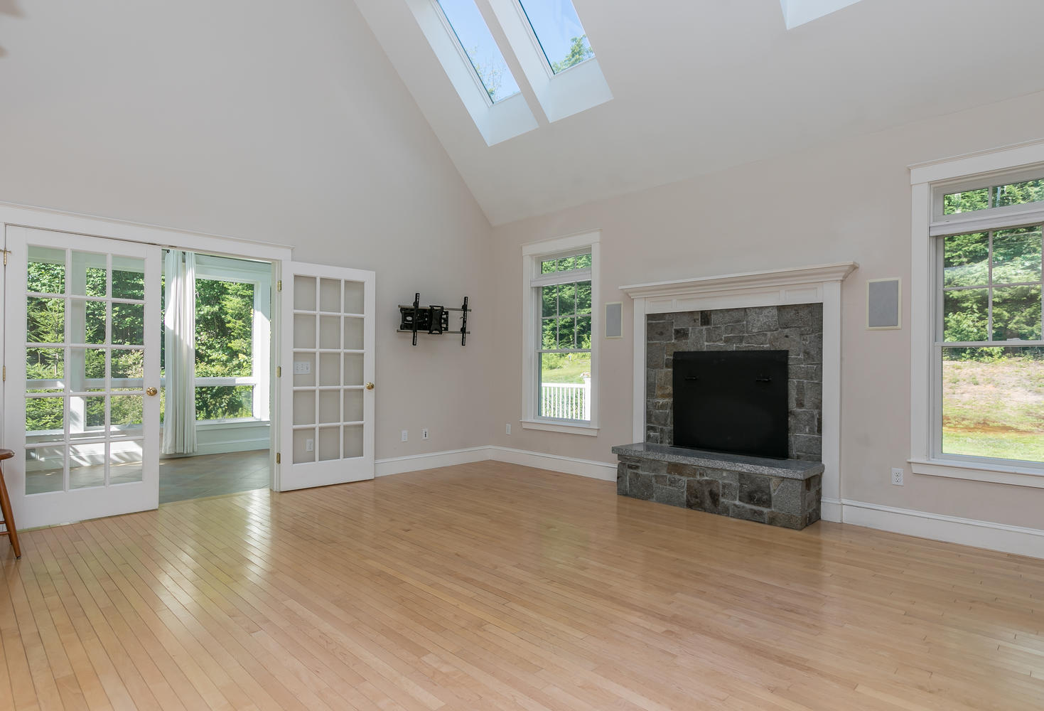 36 Bristol Road Freeport, ME 04032 - Photo 11 of 46 Living Room