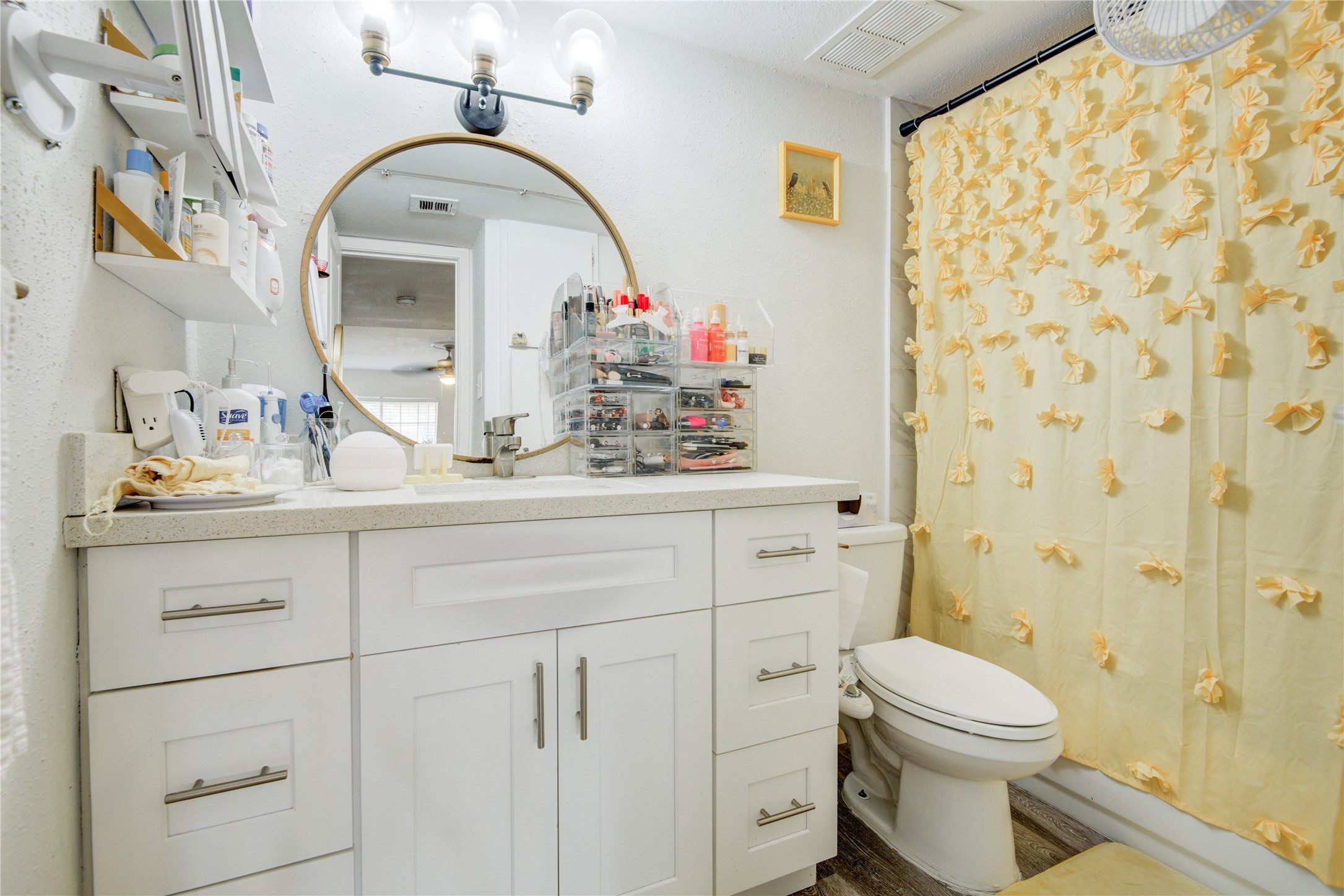 845 Augusta Drive, Unit 6 Houston, TX 77057 - Photo 7 of 8 a bathroom with a sink a toilet and a mirror