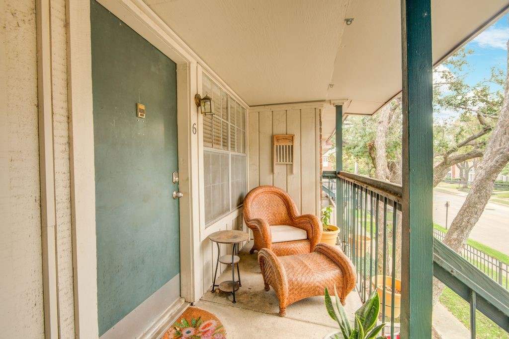 845 Augusta Drive, Unit 6 Houston, TX 77057 - Photo 8 of 8 a view of a balcony with chair and dining table