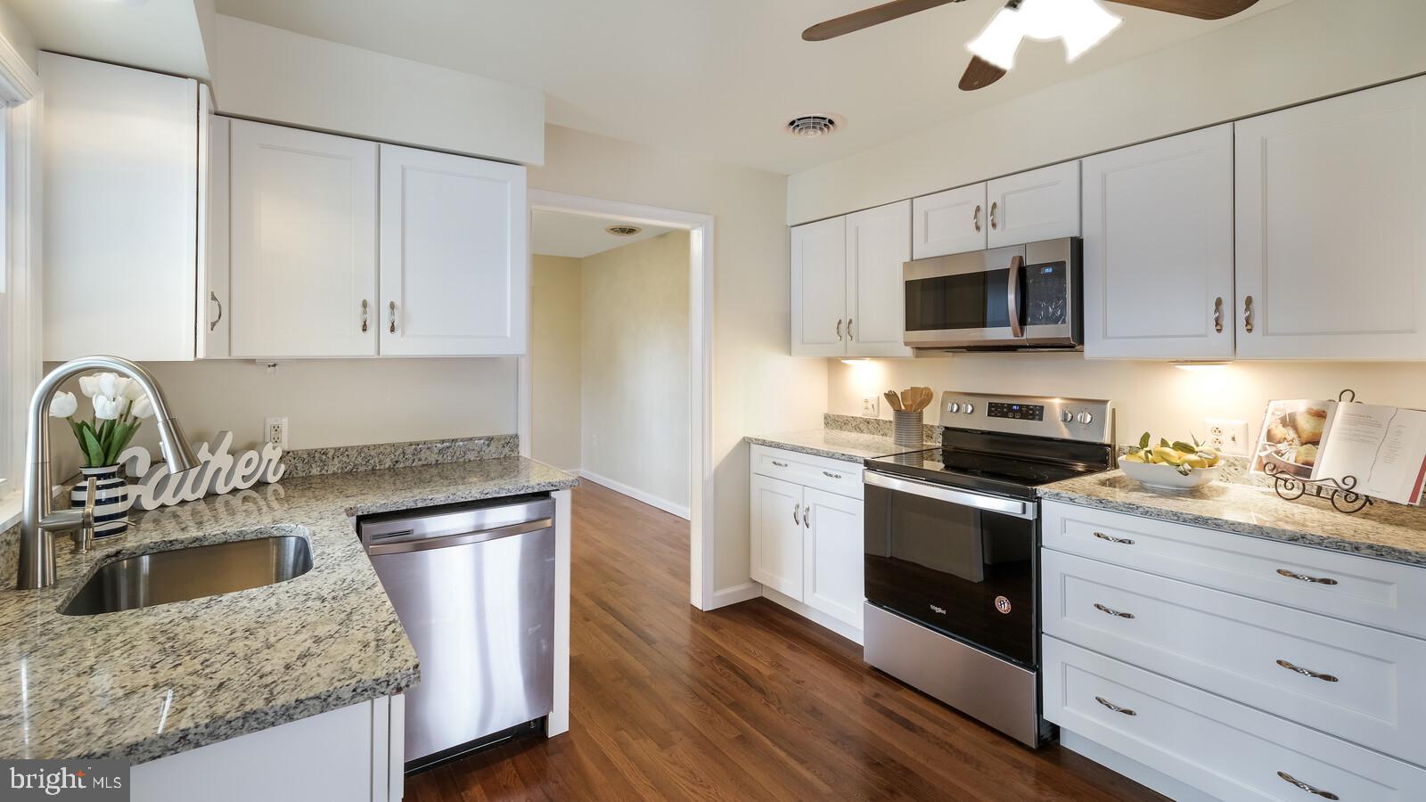 47 Wilkshire Road Doylestown, PA 18901 - Photo 5 of 12 ABUNDANCE OF CABINET SPACE