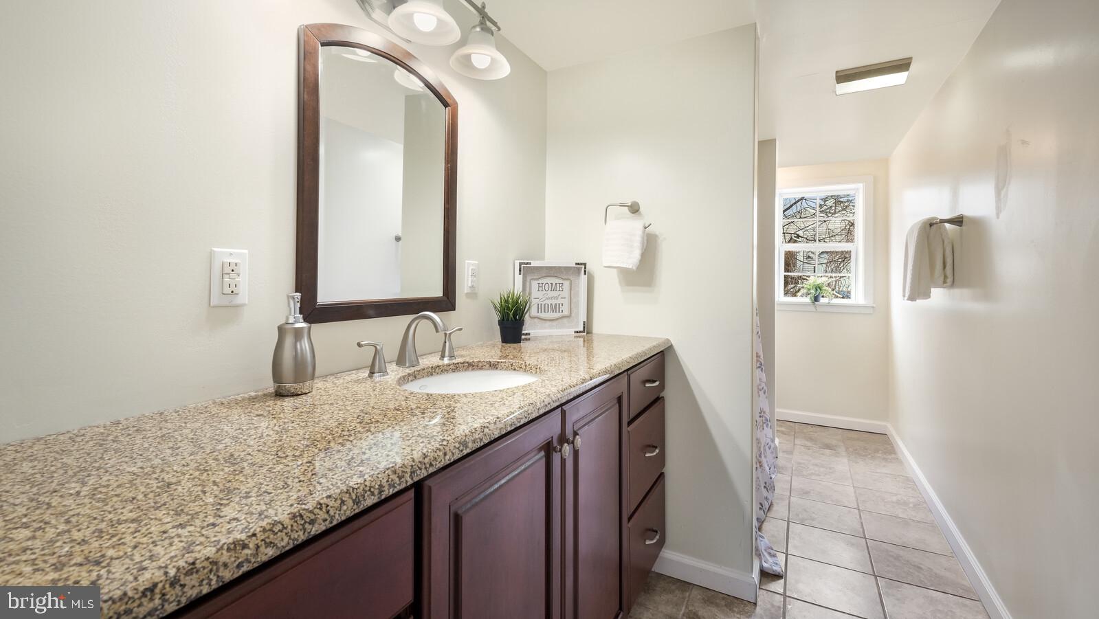 47 Wilkshire Road Doylestown, PA 18901 - Photo 7 of 12 HALLWAY FULL BATHROOM