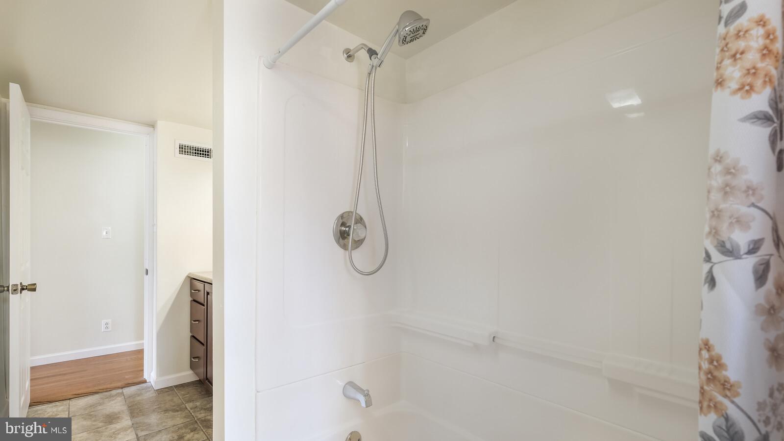 47 Wilkshire Road Doylestown, PA 18901 - Photo 8 of 12 HALLWAY FULL BATHROOM