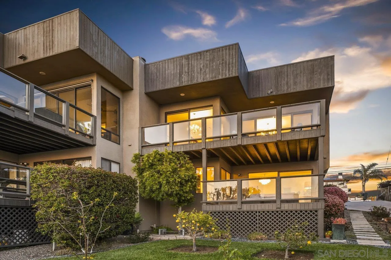1528 Summit Avenue Cardiff, CA 92007 - Photo 2 of 13 a view of entryway with a street