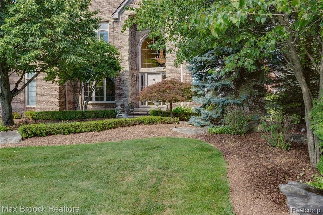 797 Crestwood Lane Rochester, MI 48309 - Photo 2 of 63 M10A1370_797 Crestwood Ln_.jpg