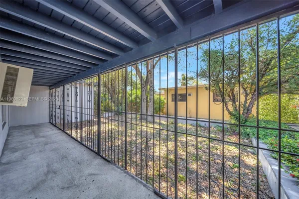 a view of back yard of the house