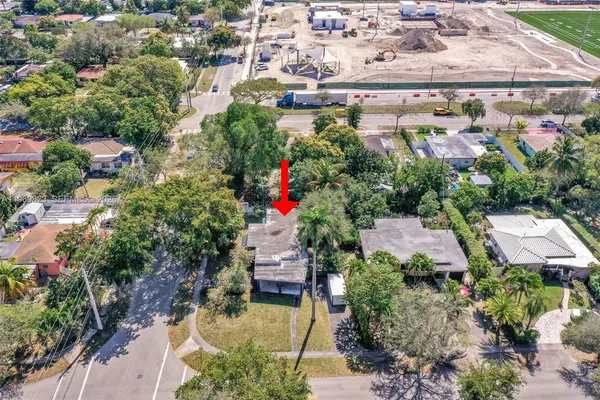 a view of a chairs and table in a backyard