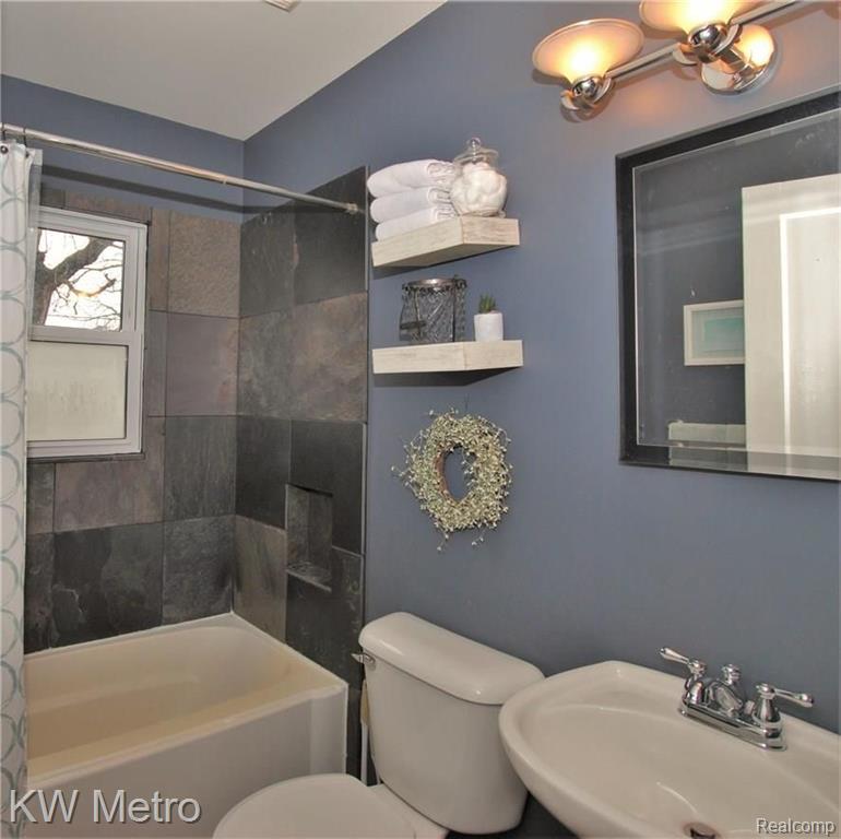 2783 Wakefield Road Berkley, MI 48072 - Photo 7 of 28