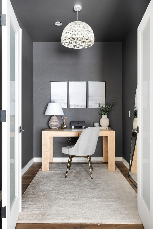 2518 Watkins Way Austin, TX 78746 - Photo 27 of 36 a living room with furniture and a window