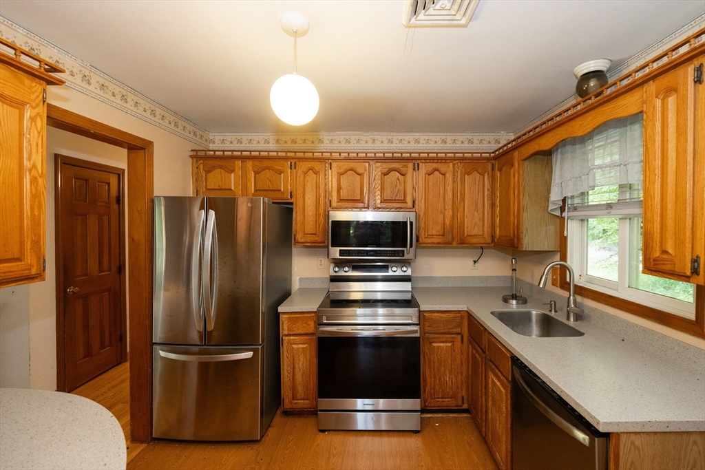 426 Cronin Road Warren, MA 01585 - Photo 7 of 27 Gallery Image 7