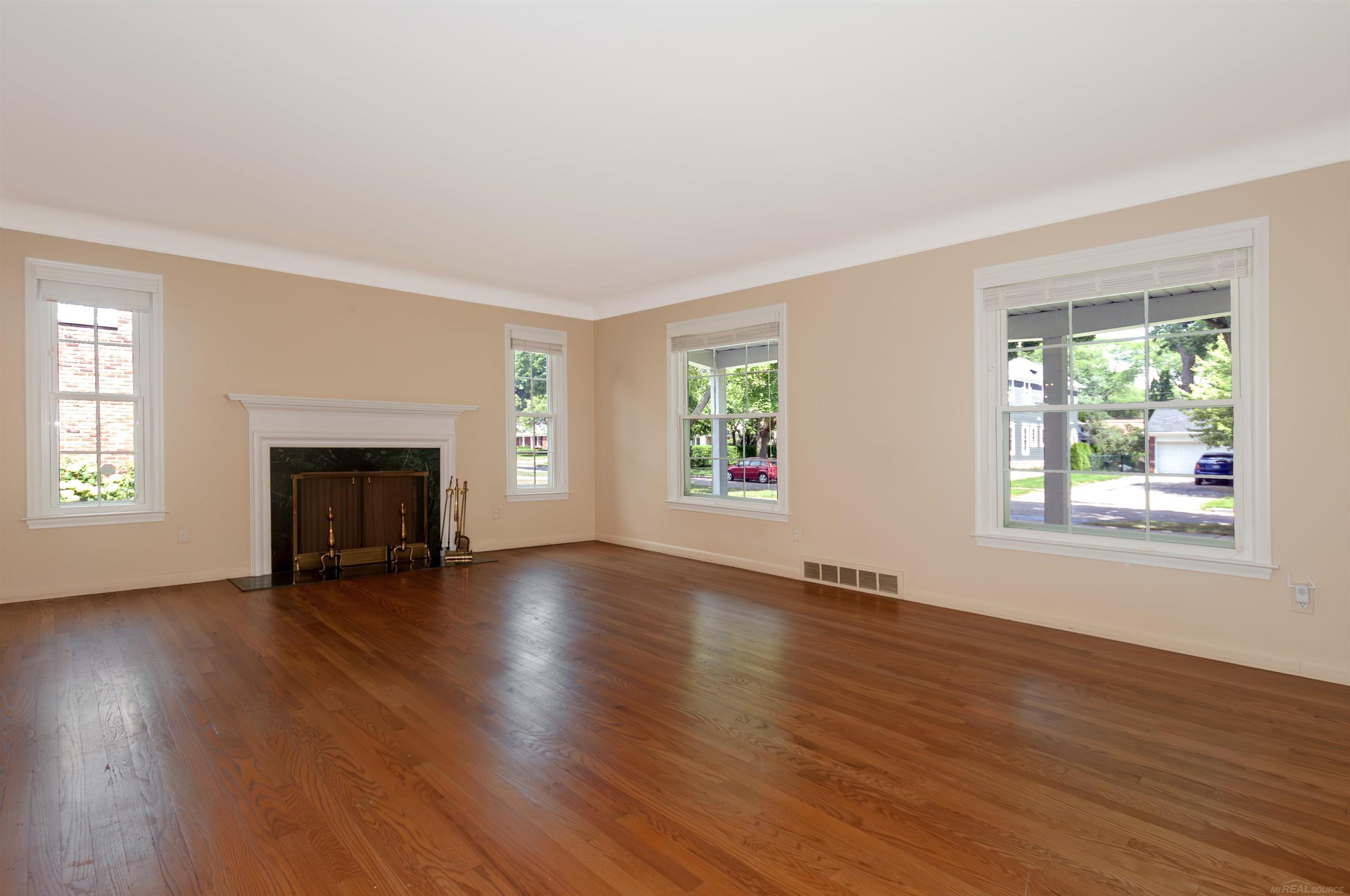 55 Roslyn Road Grosse Pointe, MI 48236 - Photo 7 of 50 50149466-77171ac3-6219-4d76-b958-65cc3d5bde8a.JPG