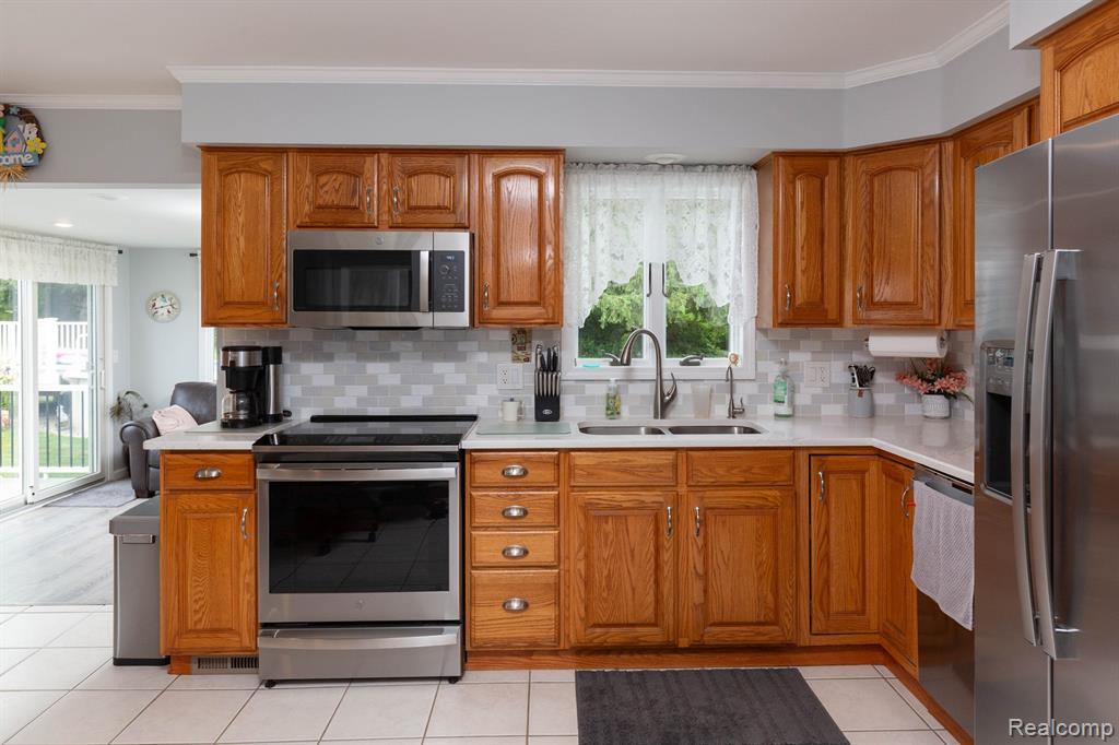 9026 Woodside Road Northville, MI 48167 - Photo 5 of 56