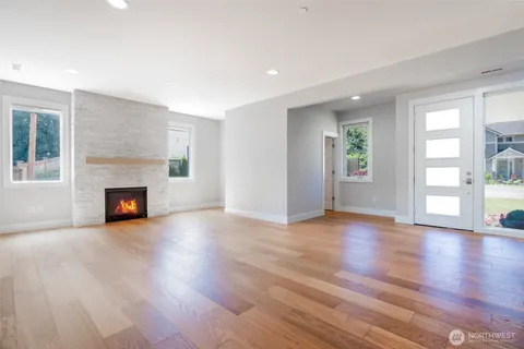 $960,000 | 12570 51st Place South, Tukwila, WA 98178