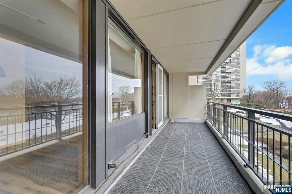 2 Horizon Road, Unit G5 Fort Lee, NJ 07024 - Photo 4 of 46 a view of a balcony