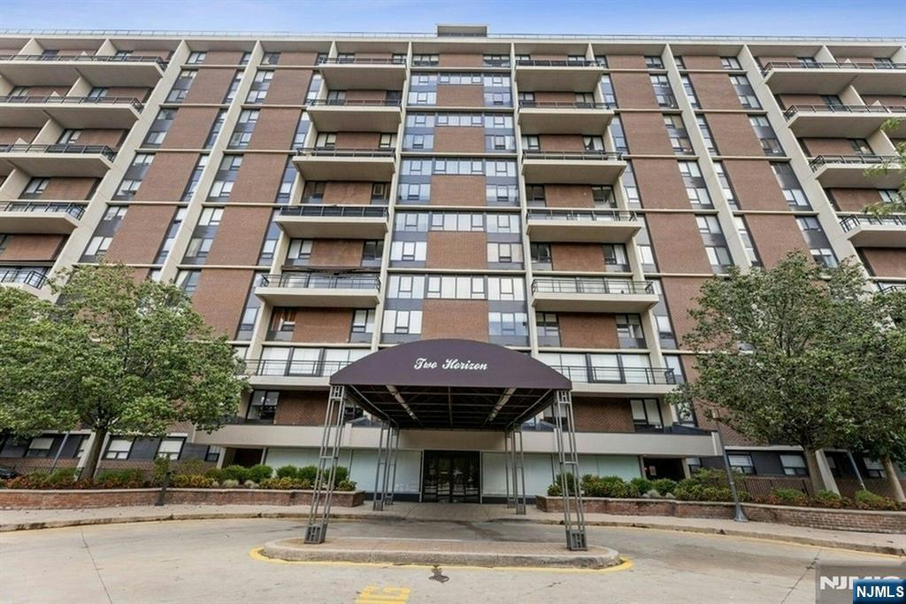 2 Horizon Road, Unit G5 Fort Lee, NJ 07024 - Photo 41 of 46 a view of a building and a terrace view